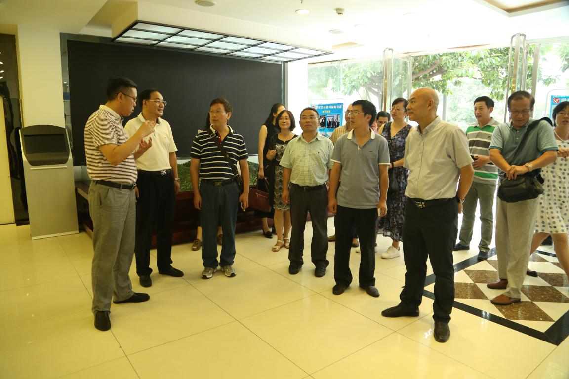 九三学社重庆市北碚区委专家组听取大学科技园负责人对园区情况的介绍